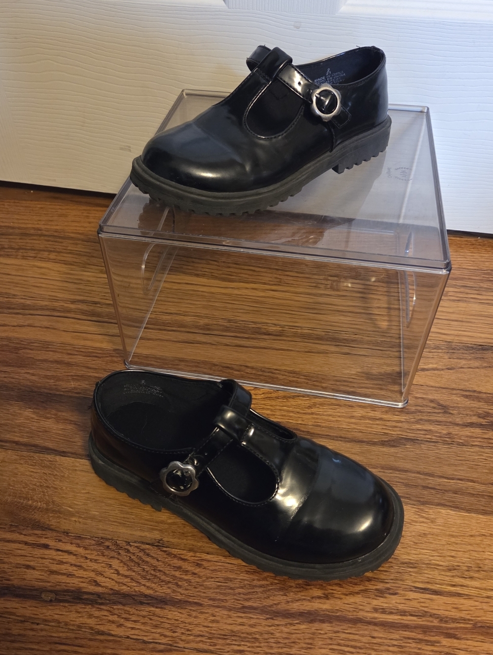 Girls Old Navy Black Patent Mary Jane School Shoes Size 2